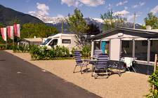 Campeggio Merano - Le grandi piazzole del Camping Schlosshof Alto Adige